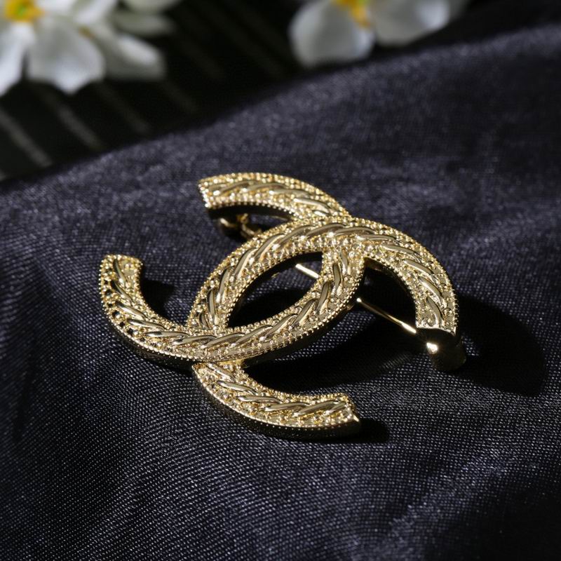 Chanel Brooch 08yxq24
